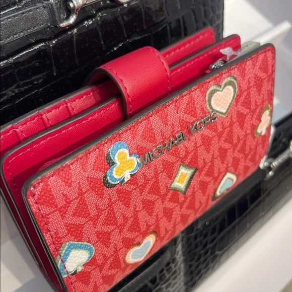 MICHAEL KORS Jet Set Md Printed Signature Logo Bifold Wallet
Dark Raspberry 
NWT - Picture 5 of 16